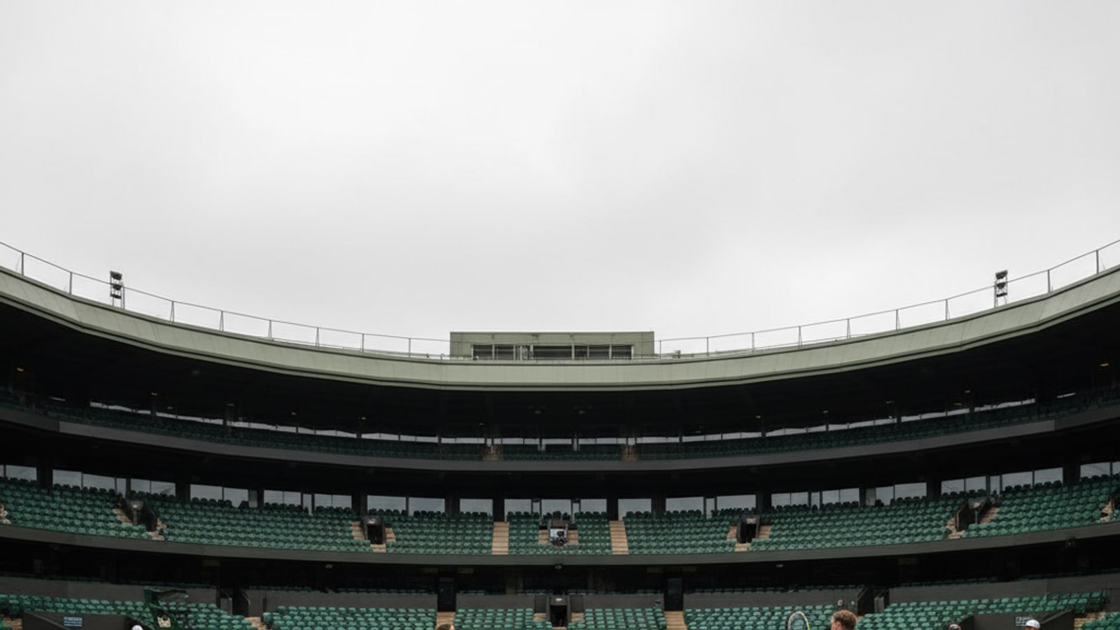 Can Wimbledon members play on Centre court?