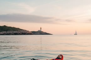 Does a Dry Suit Keep You Afloat?