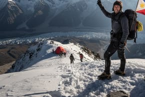 How Did Dale Sto Tomas Abenojar Reach the Summit of Mount Everest?