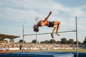 How Did a High Jumper Manipulate His Center of Mass to Jump Higher?