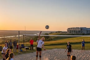 Can a High School Volleyball Player Play for a Club?