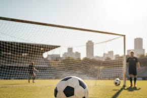 How Do You Curl the Ball in PES?