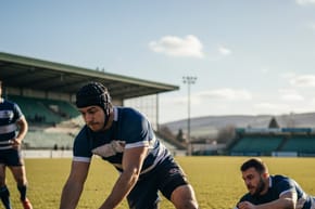 How Does a Rugby Player Make a Ground Pass?