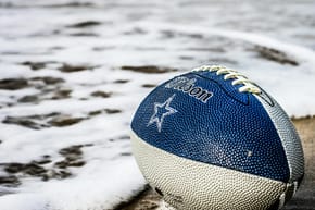 Who Was the Quarterback for the Dallas Cowboys in 1990?