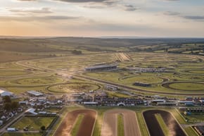 How Many Horse Race Tracks Are There?