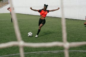 Which Player Holds the Record for Most Goals in Consecutive Games?